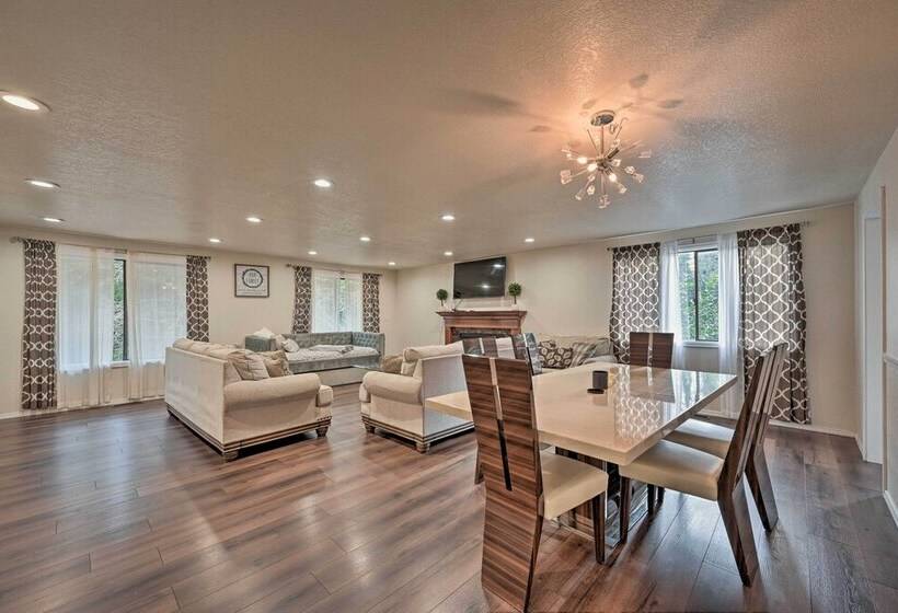 Shoreline Home W/ Deck ~ 14 Mi To Downtown Seattle