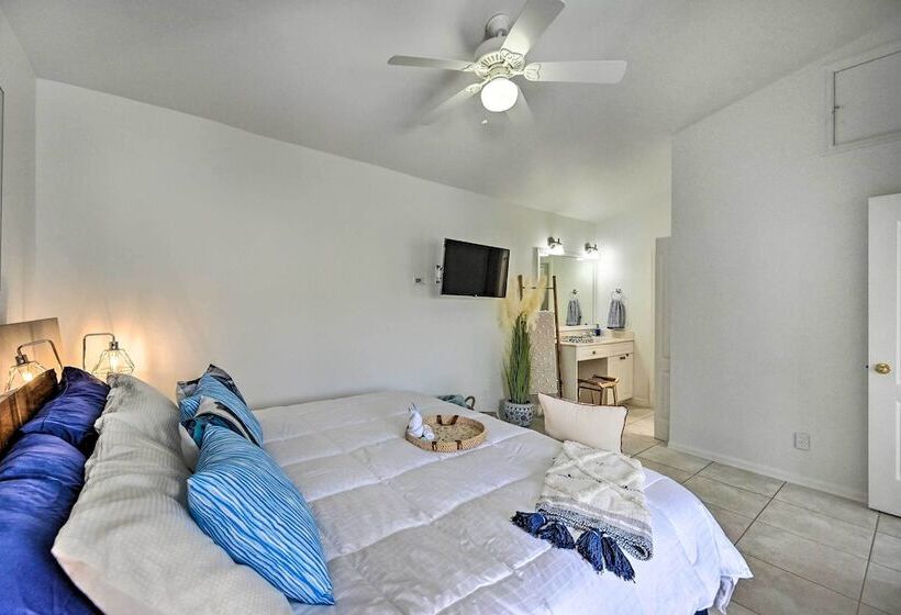 Modern Naples Oasis W/ Saltwater Pool & Jacuzzi!