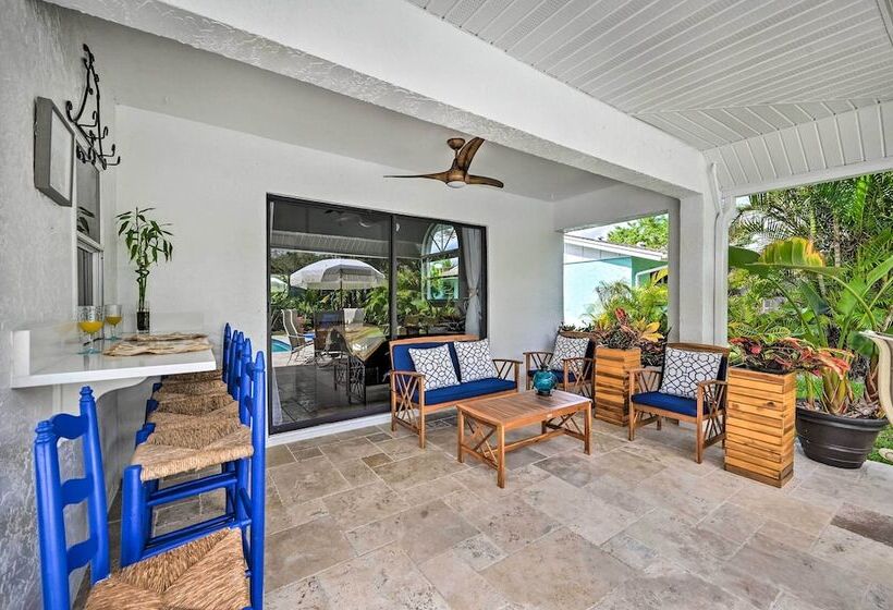 Modern Naples Oasis W/ Saltwater Pool & Jacuzzi!