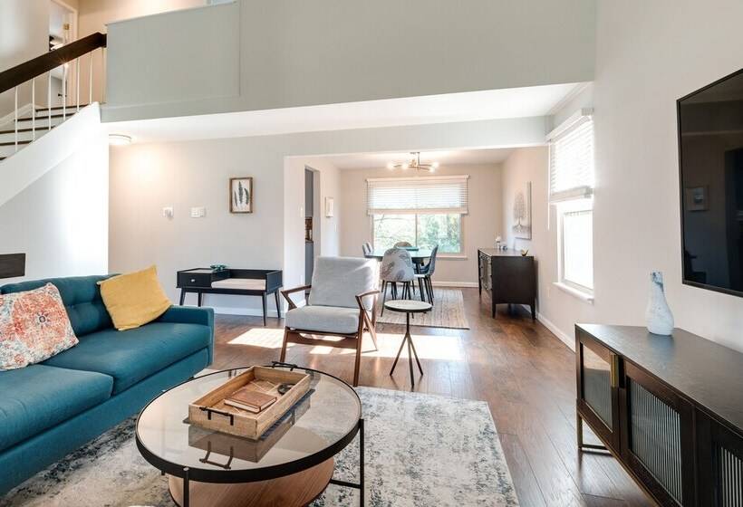Modern North Potomac Home W/ Furnished Deck!