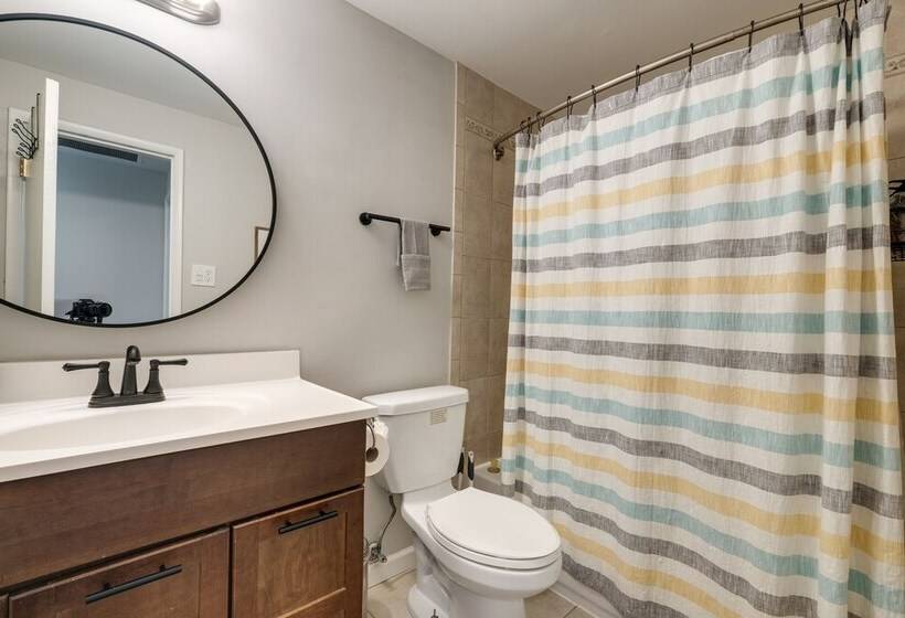 Modern North Potomac Home W/ Furnished Deck!