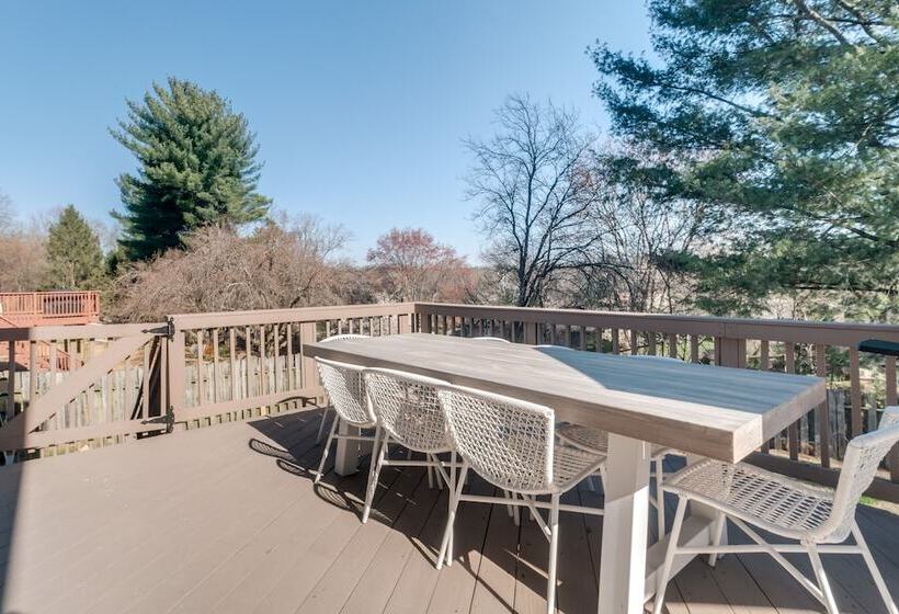 Modern North Potomac Home W/ Furnished Deck!