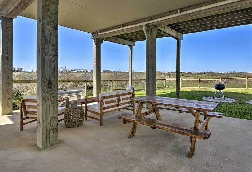 Modern Oasis W/ Grill And Deck Walk To Beach!