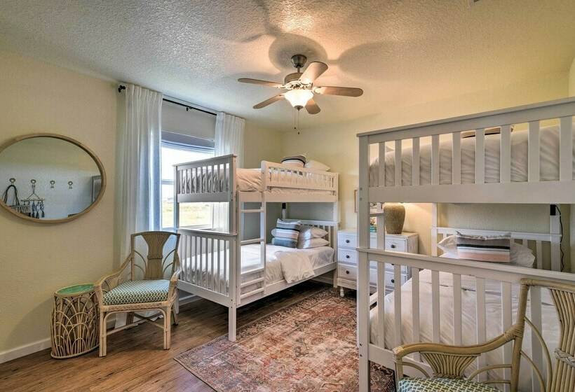 Modern Oasis W/ Grill And Deck Walk To Beach!