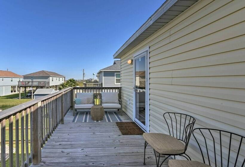 Modern Oasis W/ Grill And Deck Walk To Beach!