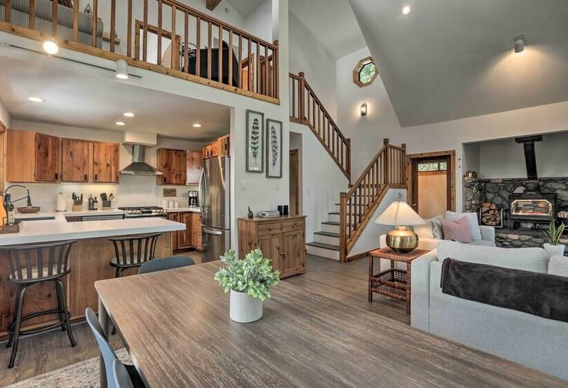 Modern Tahoe Donner Retreat With Deck & Grill!