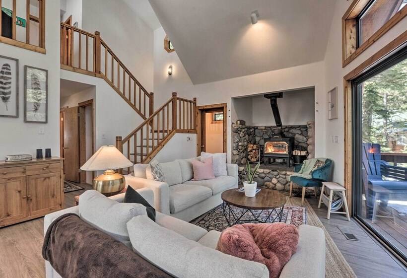 Modern Tahoe Donner Retreat With Deck & Grill!