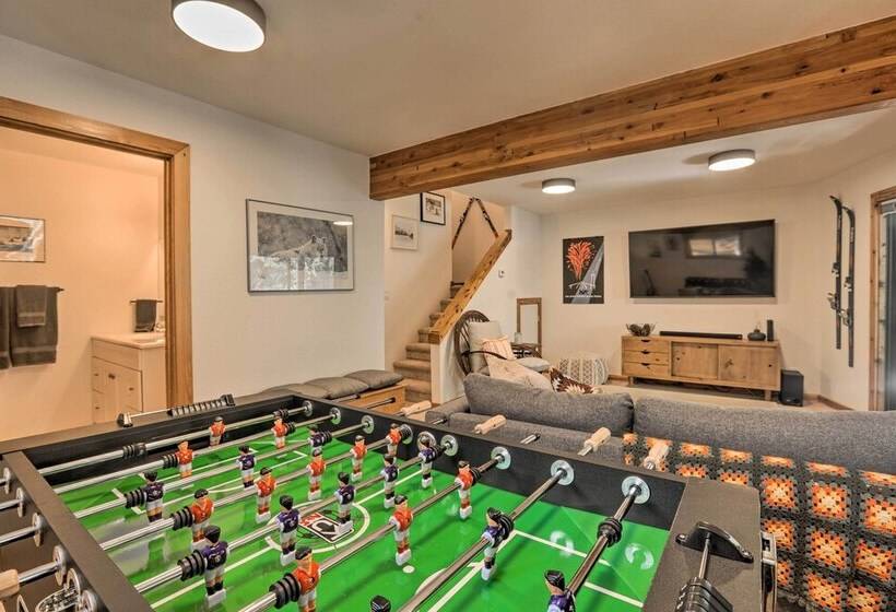 Modern Tahoe Donner Retreat With Deck & Grill!