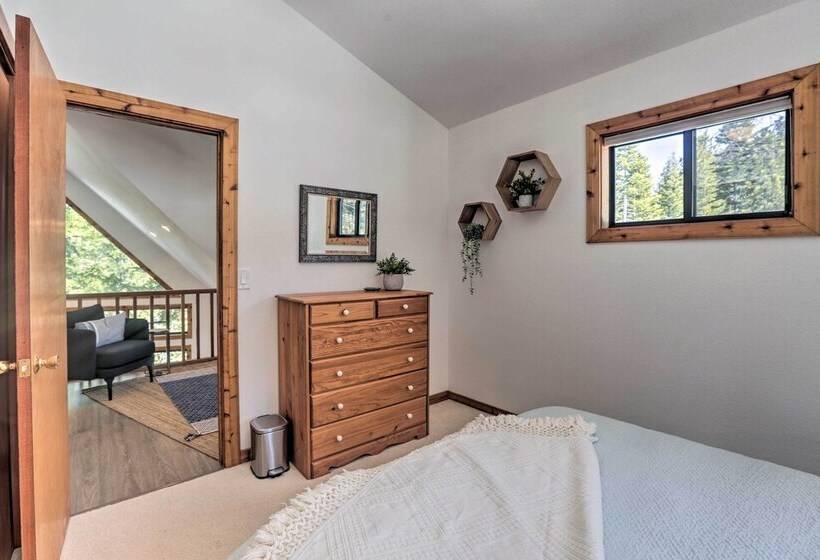 Modern Tahoe Donner Retreat With Deck & Grill!