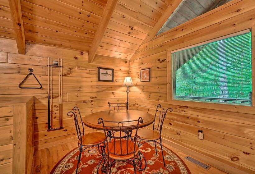 Mountain Dream Cabin  W/ Deck, 7 Mi To Gatlinburg