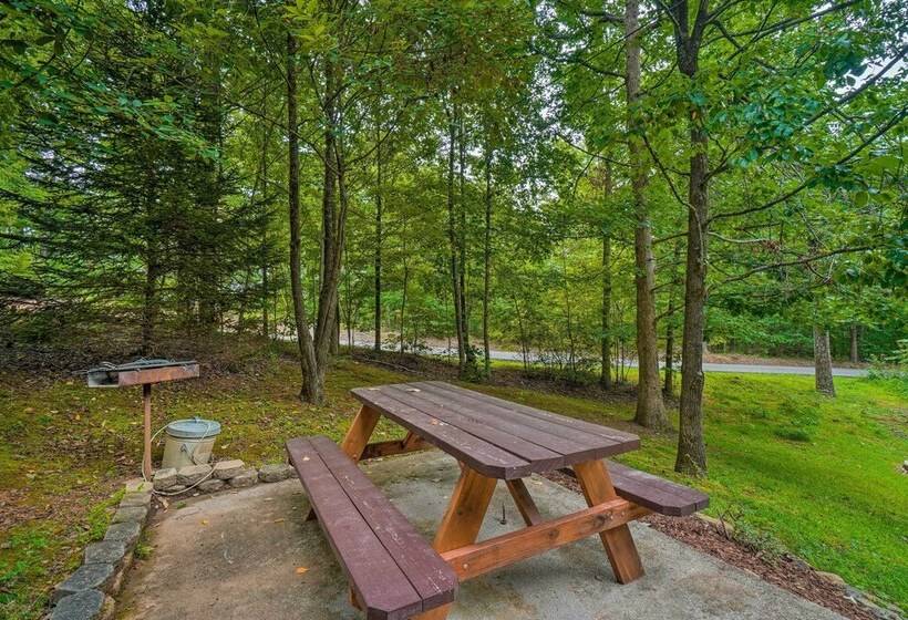 Mountain Dream Cabin  W/ Deck, 7 Mi To Gatlinburg