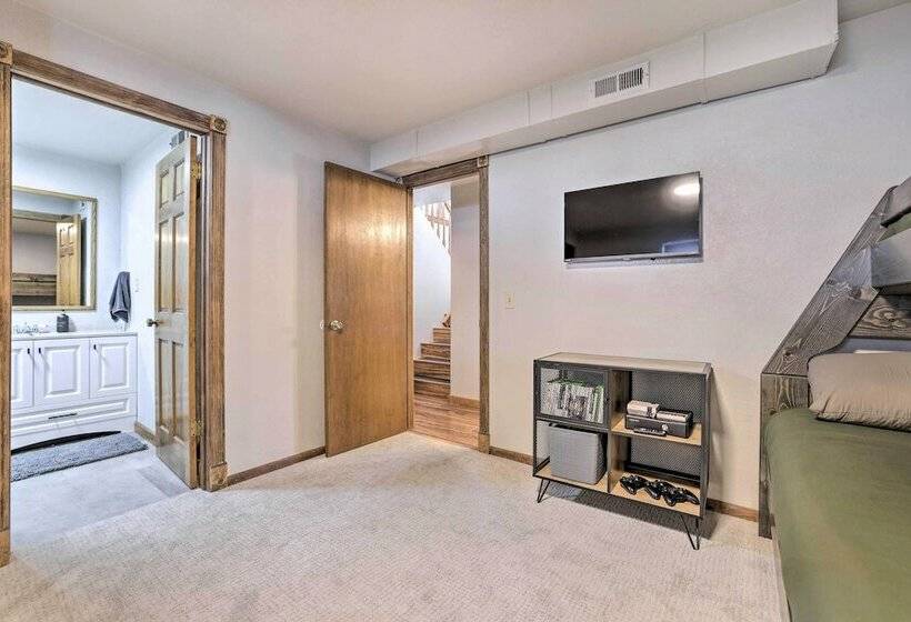 Mountain View Cedar City Home With Fire Pit!