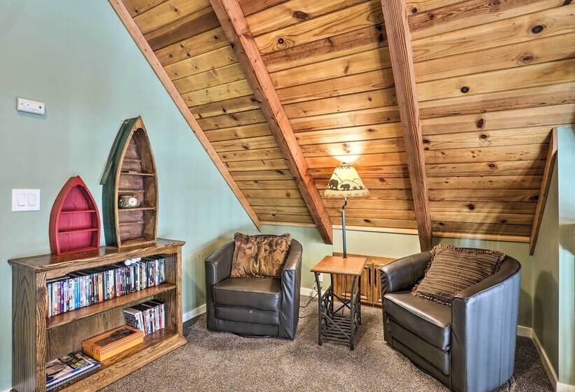 Truckee Home: Donner Lake View, Near Ski Resorts!