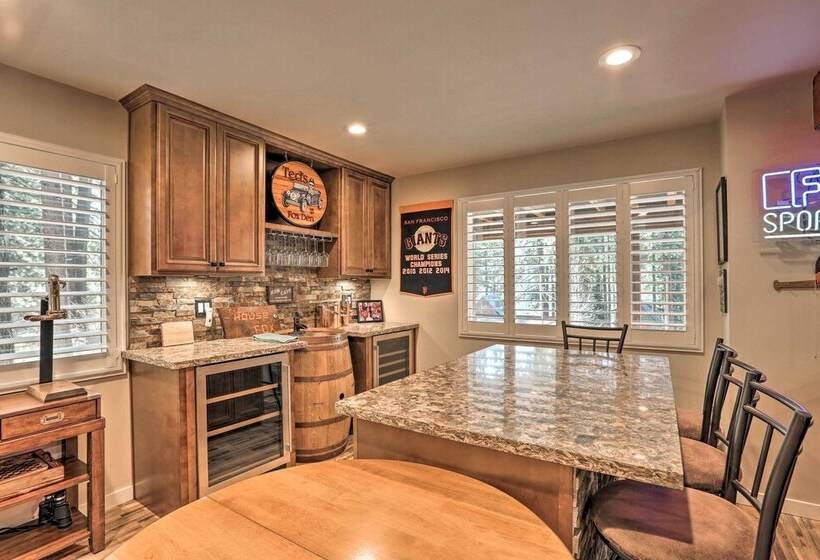 Truckee Home: Donner Lake View, Near Ski Resorts!