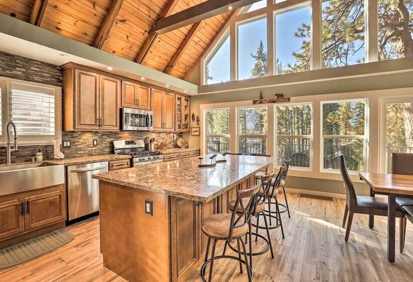 Truckee Home: Donner Lake View, Near Ski Resorts!