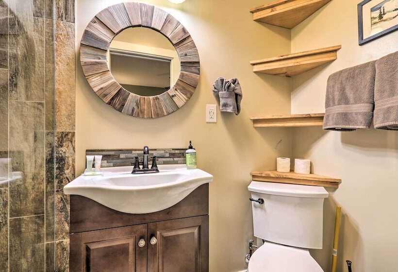 Truckee Home: Donner Lake View, Near Ski Resorts!