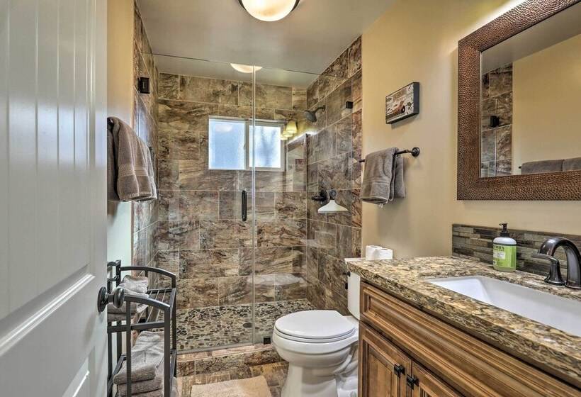 Truckee Home: Donner Lake View, Near Ski Resorts!