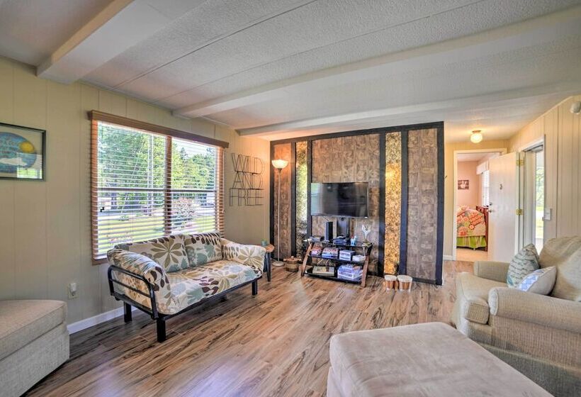 Murray Getaway W/ Deck: Near Fishing & Boating!