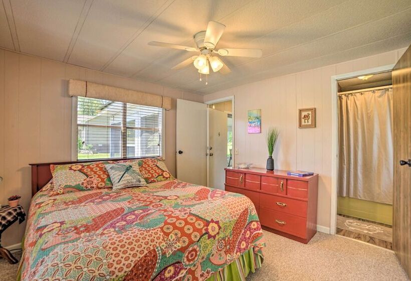 Murray Getaway W/ Deck: Near Fishing & Boating!