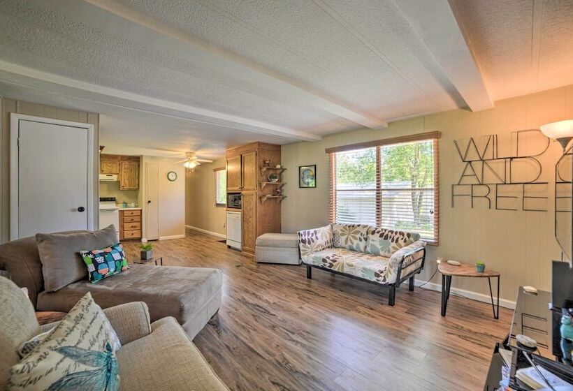 Murray Getaway W/ Deck: Near Fishing & Boating!