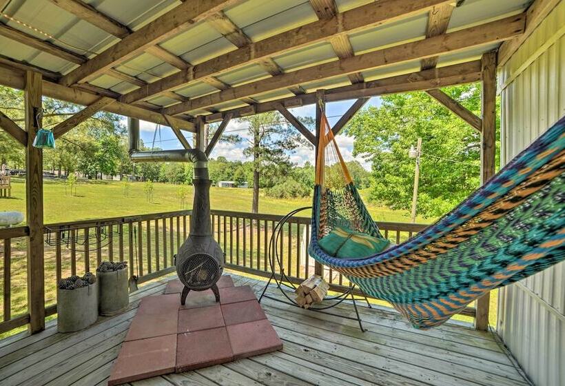 Murray Getaway W/ Deck: Near Fishing & Boating!