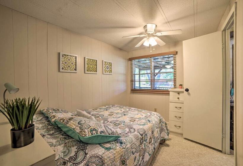 Murray Getaway W/ Deck: Near Fishing & Boating!