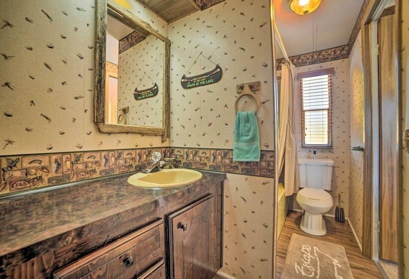 Murray Getaway W/ Deck: Near Fishing & Boating!