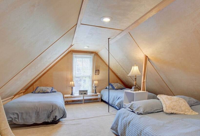 Historic Breck Cabin W/ Hot Tub: Walk To Main St!