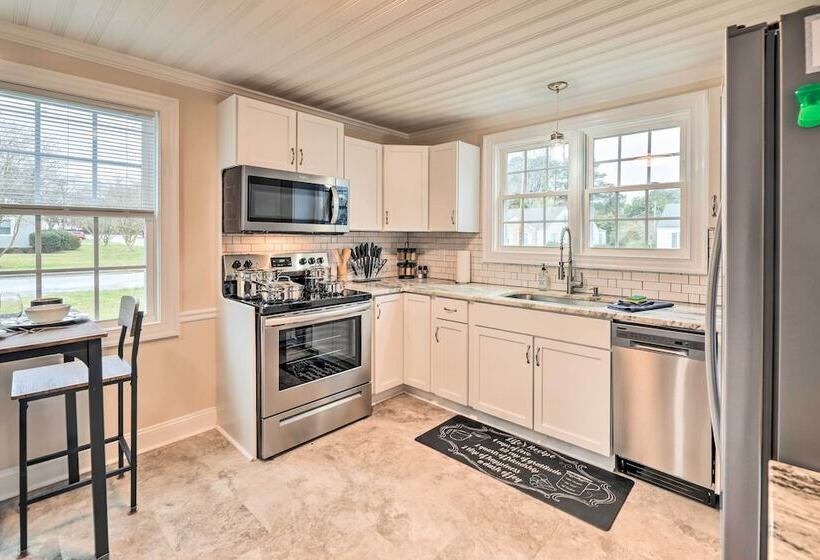 New Bern Retreat W/ Fire Pit ~ 1 Mi To Dtwn!