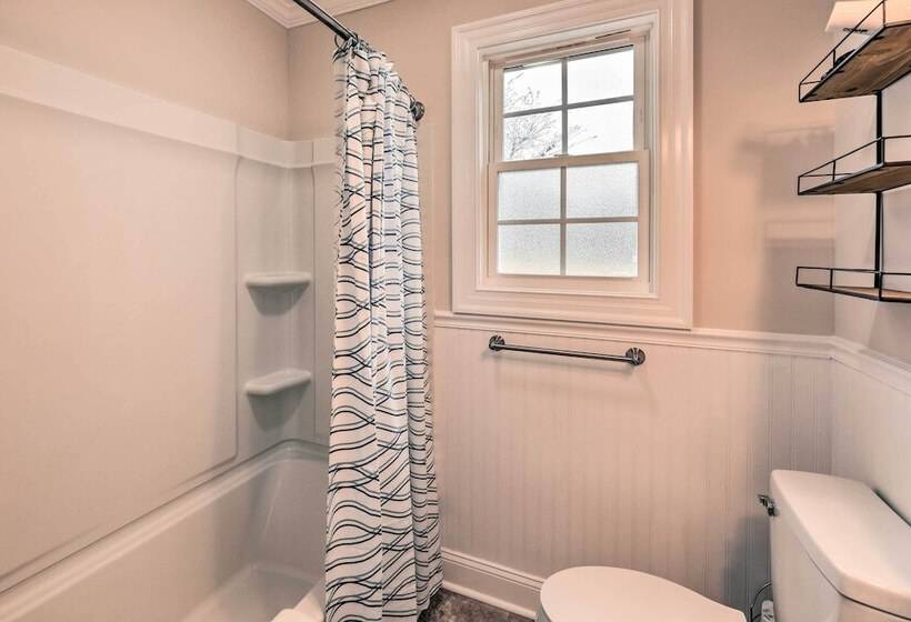 New Bern Retreat W/ Fire Pit ~ 1 Mi To Dtwn!