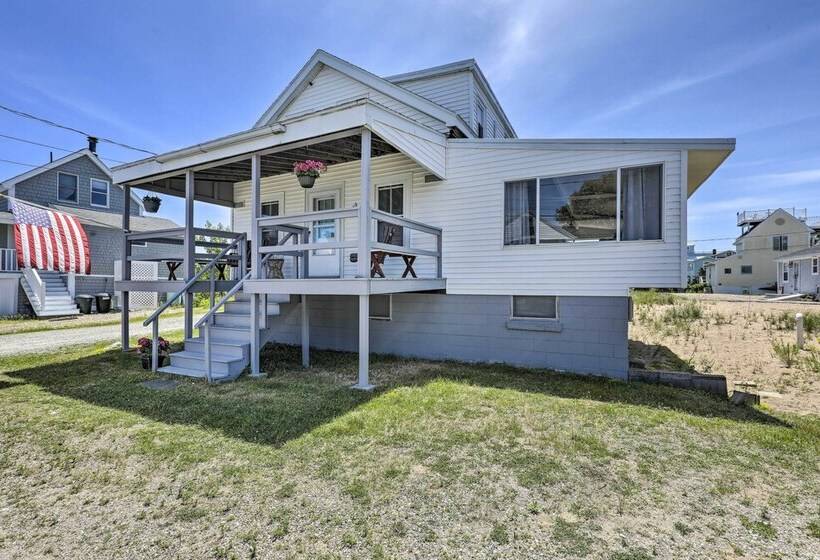 Plum Island Retreat ~ 1 Block Walk To Beach!