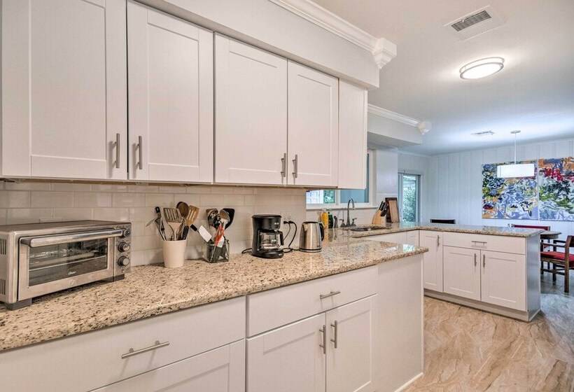 Newly Renovated Little Rock Escape W/ Yard!