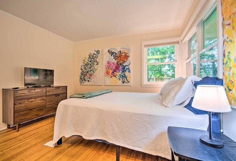 Newly Renovated Little Rock Escape W/ Yard!