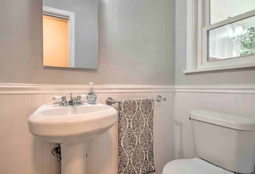 Newly Renovated Little Rock Escape W/ Yard!