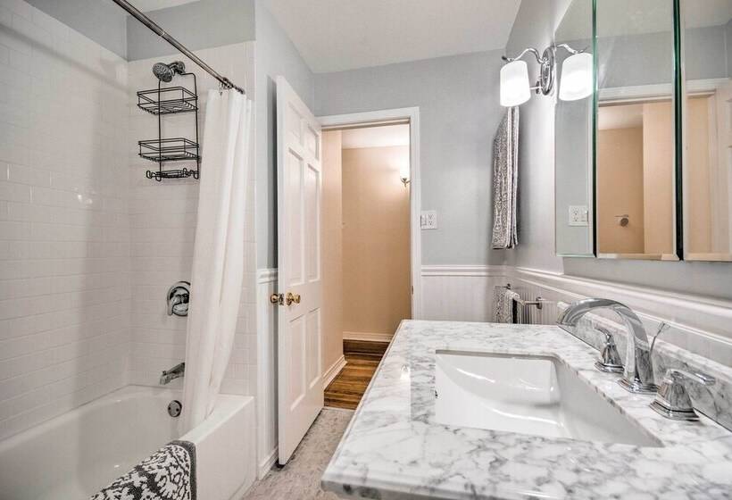 Newly Renovated Little Rock Escape W/ Yard!