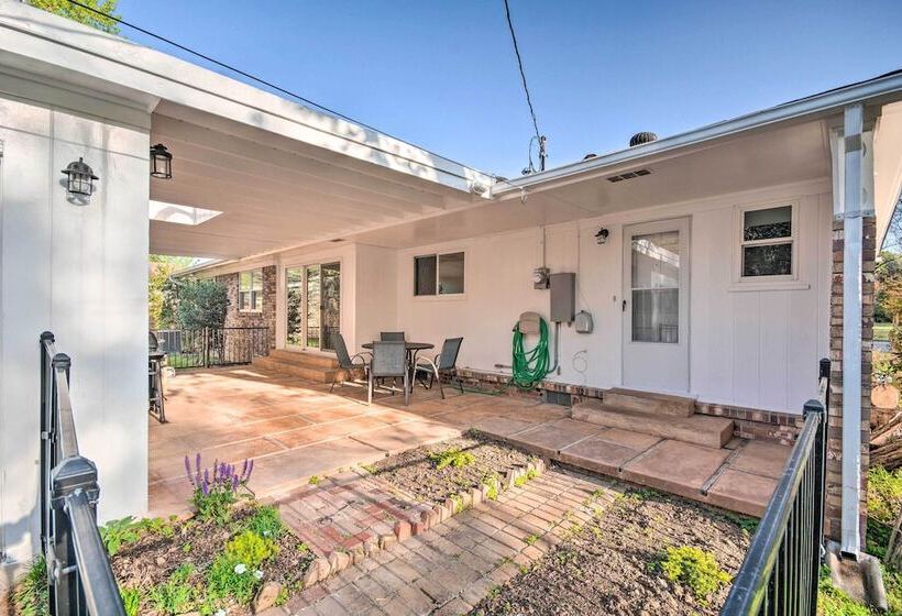 Newly Renovated Little Rock Escape W/ Yard!