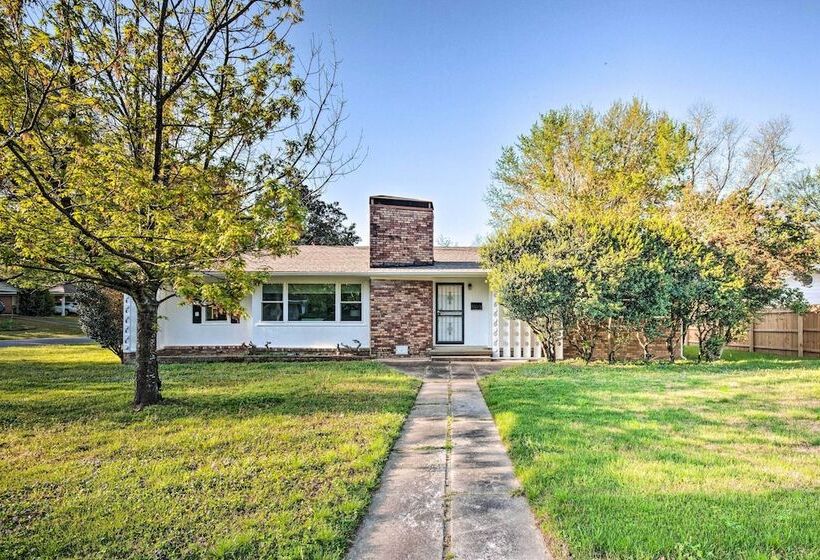 Newly Renovated Little Rock Escape W/ Yard!