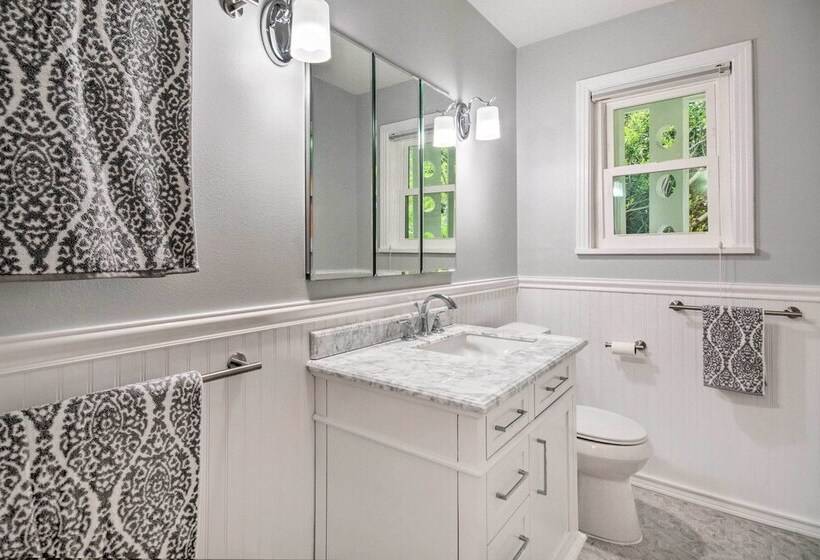 Newly Renovated Little Rock Escape W/ Yard!