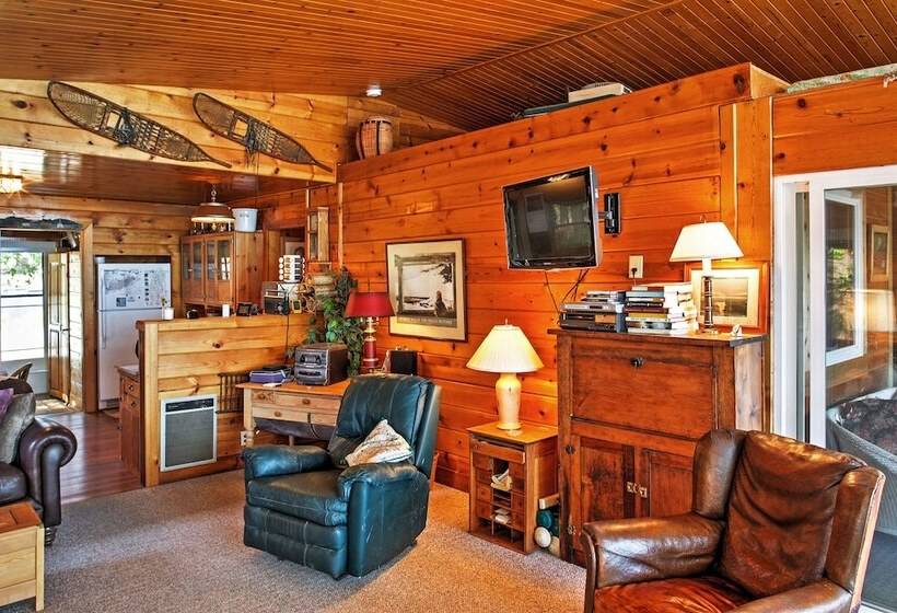 Newport Cabin W/ Lakefront Private Porch & Grill!