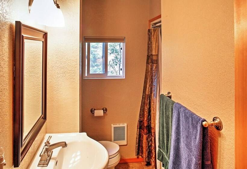 Newport Cabin W/ Lakefront Private Porch & Grill!