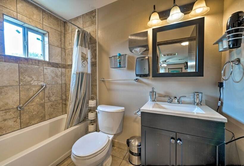 Oklahoma City Home W/ Yard   5 Mi To Downtown!