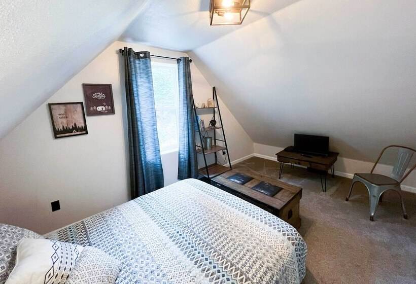 On The Rocks A Modern Home W/ Decks & Views