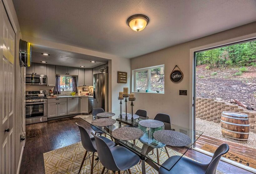 On The Rocks   A Modern Home W/ Decks & Views