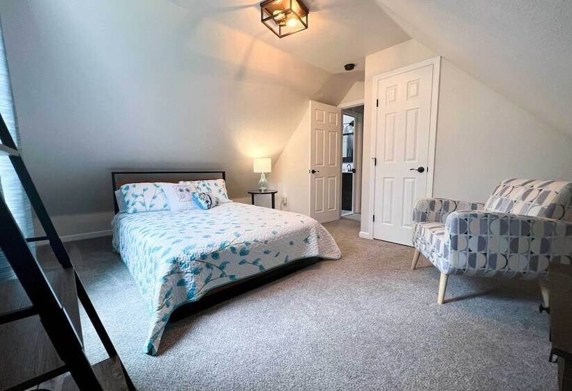 On The Rocks A Modern Home W/ Decks & Views