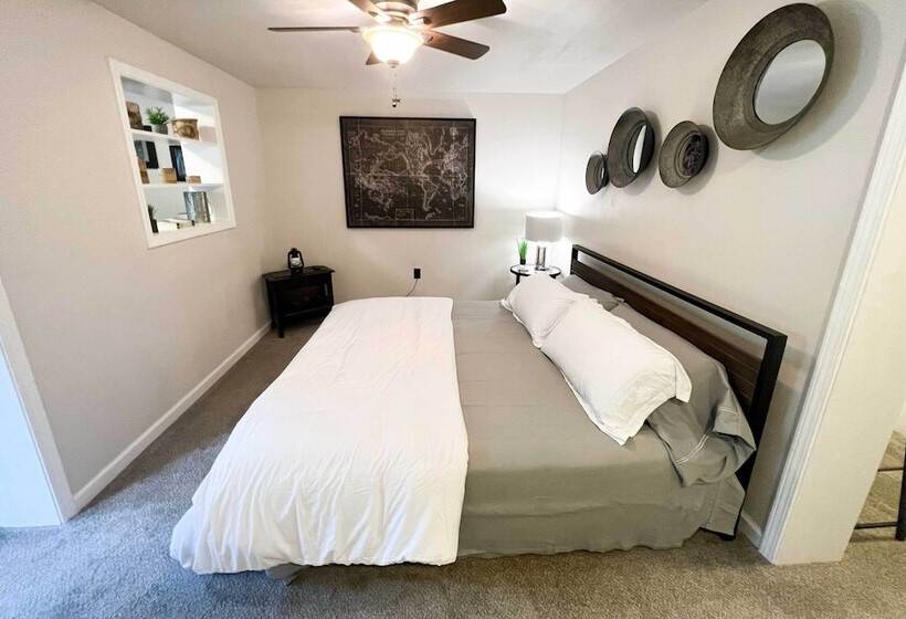 On The Rocks   A Modern Home W/ Decks & Views