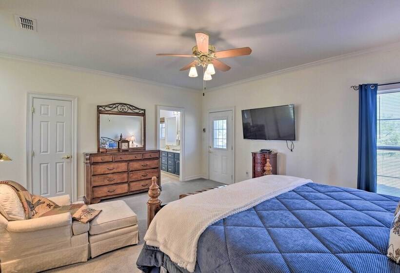 On Working Cattle Ranch W/ Patio: Bellevue Home!