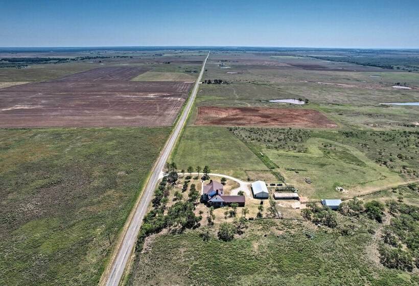 On Working Cattle Ranch W/ Patio: Bellevue Home!