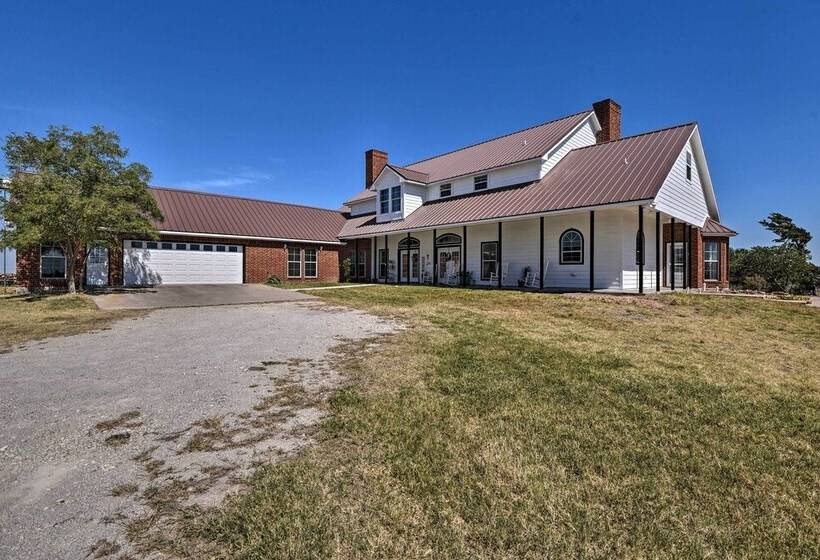 On Working Cattle Ranch W/ Patio: Bellevue Home!