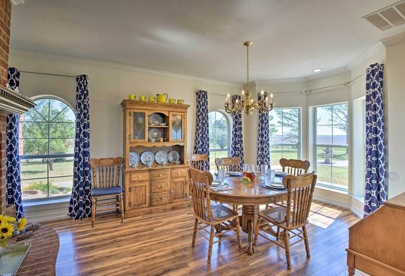 On Working Cattle Ranch W/ Patio: Bellevue Home!