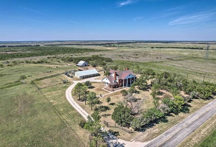 On Working Cattle Ranch W/ Patio: Bellevue Home!